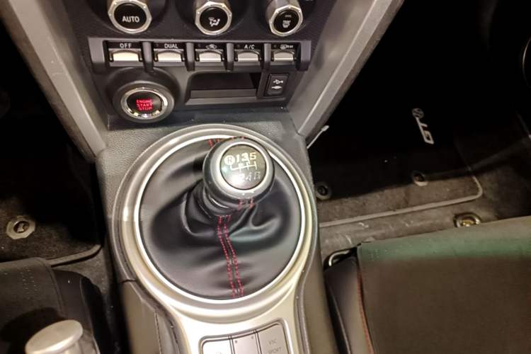 Used Toyota 86 2014 2.0L Manual Luxury Version Gear Lever