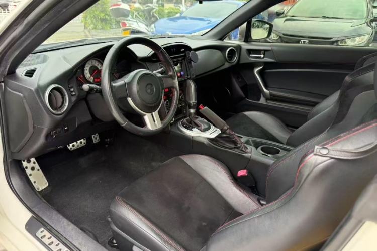 Used Toyota 86 2014 2.0L Automatic Luxury Version Interior 2