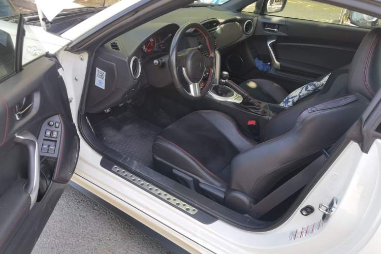 Used Toyota 86 2014 2.0L Manual Luxury Version Interior 3