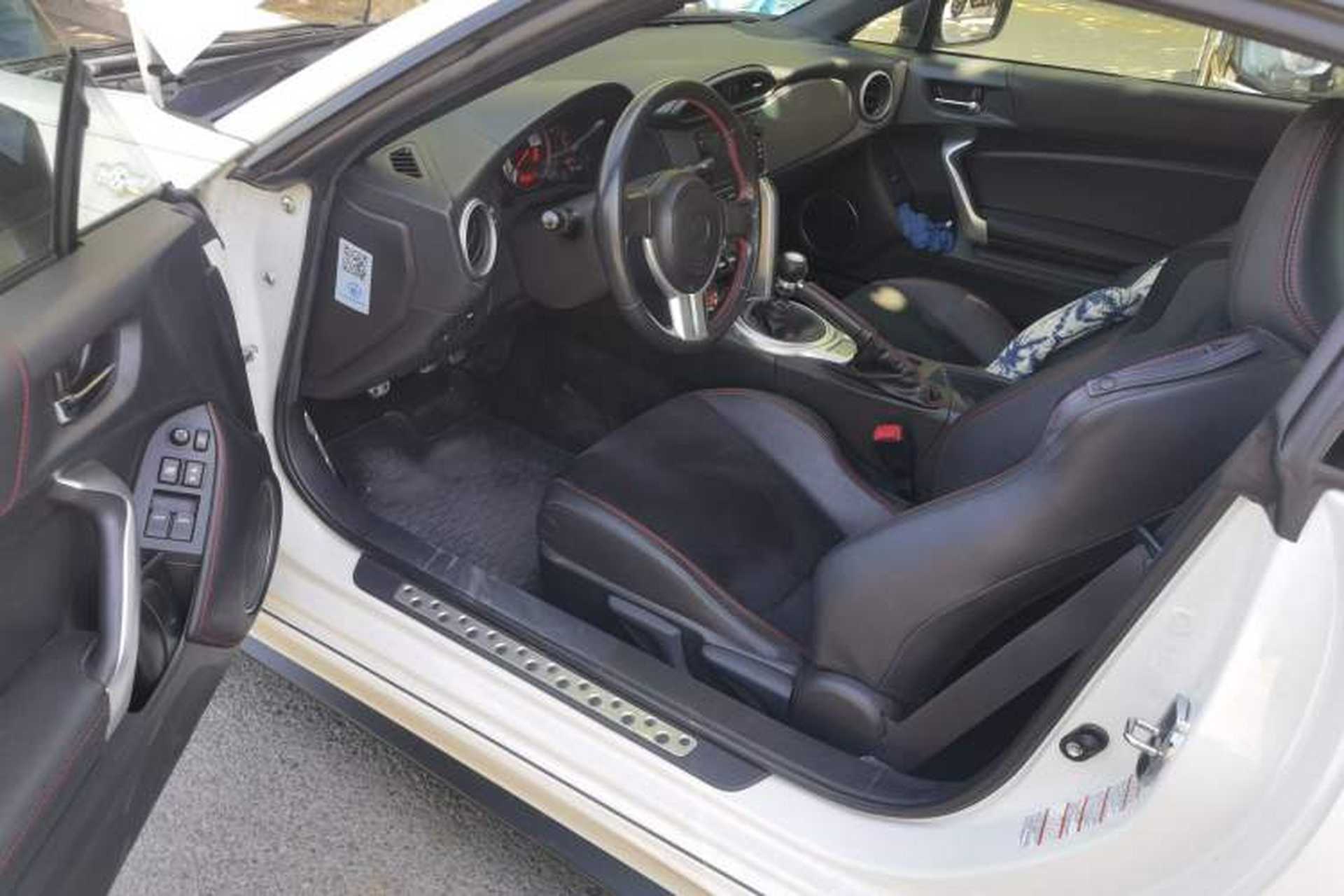 Used Toyota 86 2014 2.0L Manual Luxury Version Interior 3