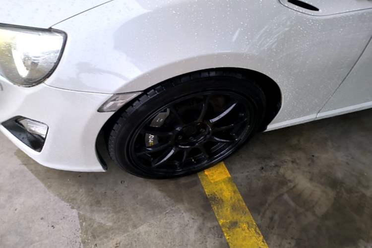 Used Toyota 86 2014 2.0L Manual Luxury Version Left Front Wheel Hub