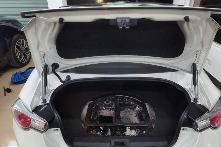 Used Toyota 86 2014 2.0L Automatic Luxury Version Trunk