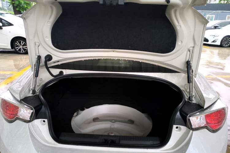 Used Toyota 86 2014 2.0L Manual Luxury Version Trunk