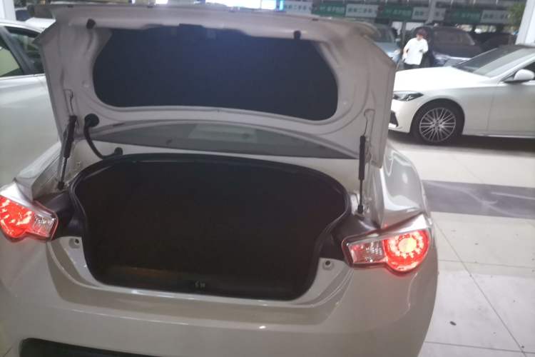 Used Toyota 86 2014 2.0L Manual Luxury Version Trunk