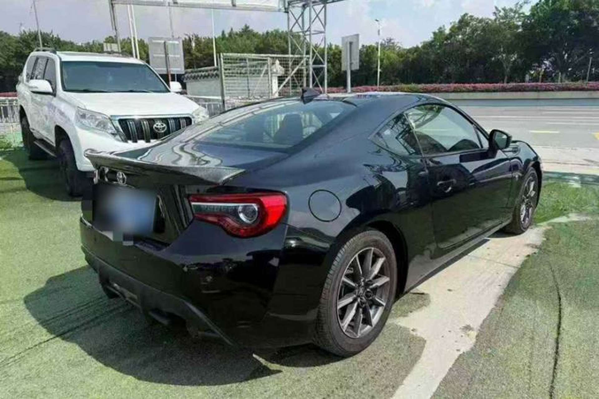 Used Toyota 86 2017 2.0L Automatic Luxury Version Exterior 2