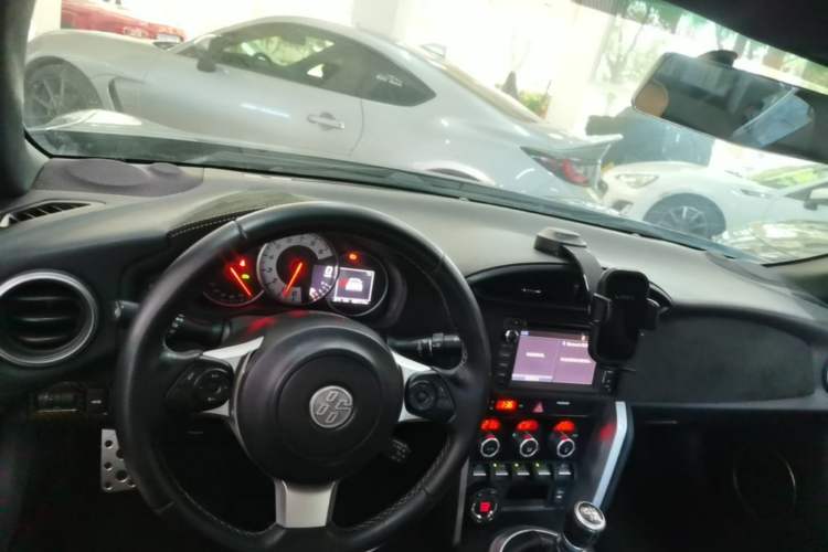 Used Toyota 86 2017 2.0L Manual Luxury Version Center Console