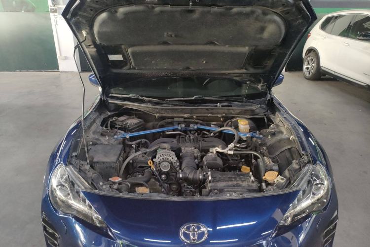 Used Toyota 86 2017 2.0L Manual Luxury Version Engine Bay