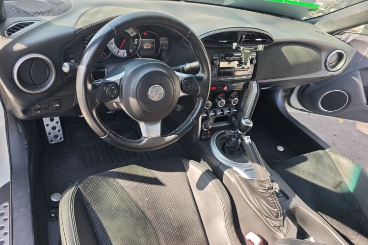 Used Toyota 86 2017 2.0L Manual Luxury Version Center Console