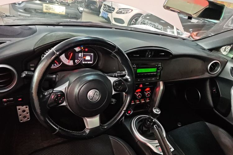 Used Toyota 86 2017 2.0L Manual Luxury Version Center Console