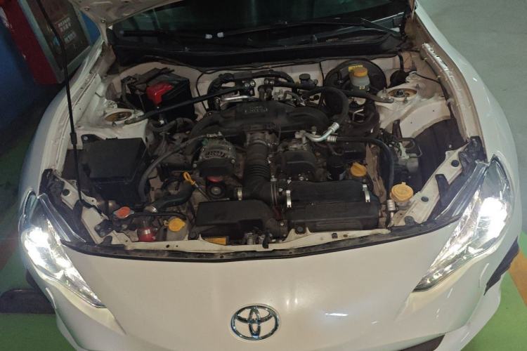 Used Toyota 86 2017 2.0L Manual Elite Edition Engine Bay