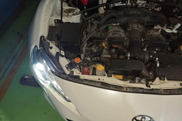 Used Toyota 86 2017 2.0L Manual Elite Edition Engine Bay Right