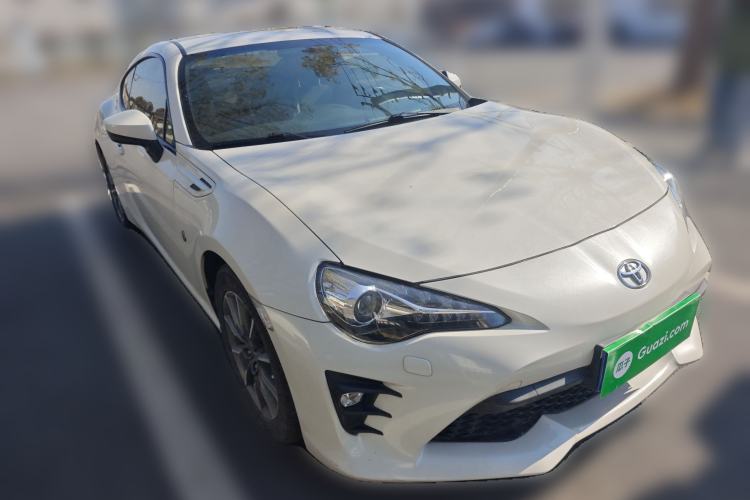 Used Toyota 86 2017 2.0L Manual Luxury Version Front Right 45 Deg