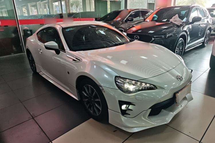 Used Toyota 86 2017 2.0L Manual Luxury Version Front Right 45 Deg
