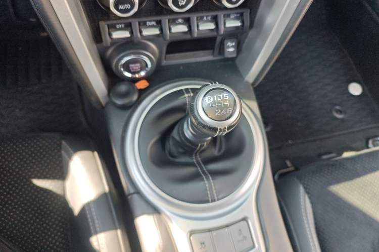 Used Toyota 86 2017 2.0L Manual Luxury Version Gear Lever