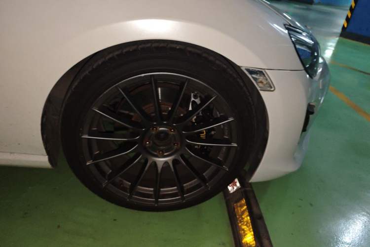 Used Toyota 86 2017 2.0L Manual Elite Edition Right Front Wheel Hub