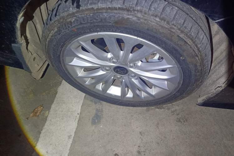 Used Toyota Allion 2021 2.0L Luxury Edition Right Front Wheel Hub