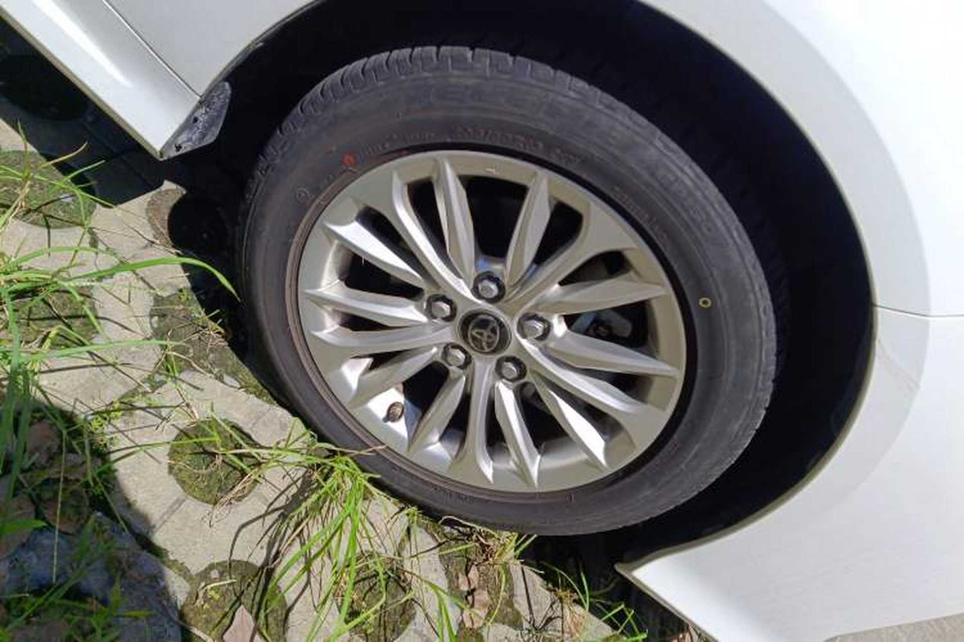 Used Toyota Allion 2021 2.0L Luxury Edition Right Front Wheel Hub