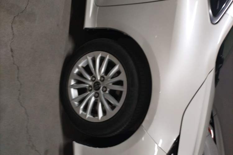 Used Toyota Allion 2021 2.0L Luxury Edition Right Front Wheel Hub