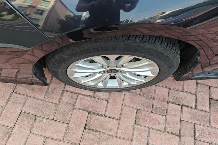 Used Toyota Allion 2021 2.0L Luxury Edition Left Front Wheel Hub