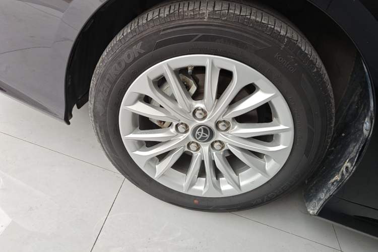 Used Toyota Allion 2021 2.0L Luxury Edition Left Front Wheel Hub