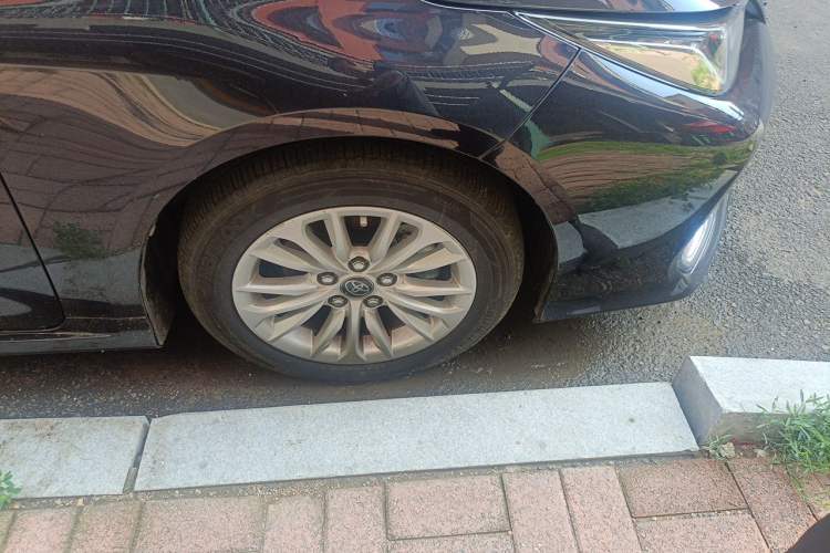 Used Toyota Allion 2021 2.0L Luxury Edition Right Front Wheel Hub