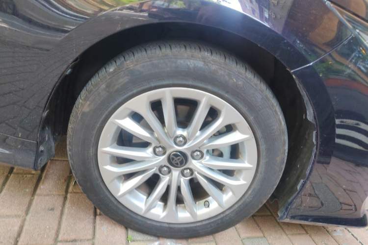Used Toyota Allion 2021 2.0L Ambition Edition Right Front Wheel Hub