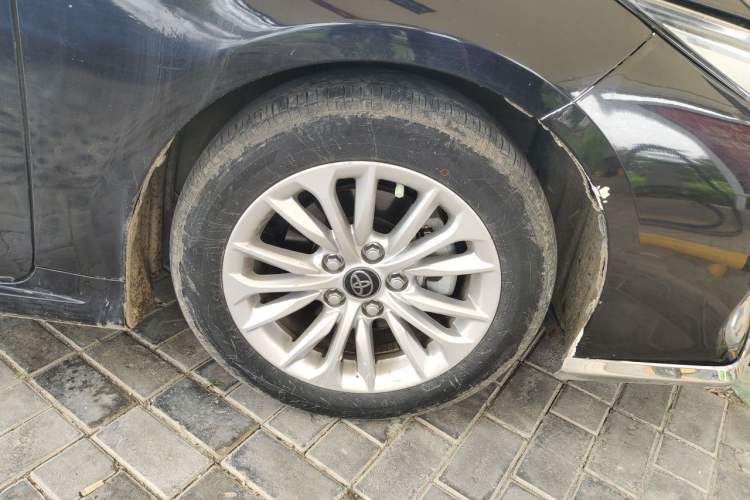 Used Toyota Allion 2021 2.0L Luxury Edition Right Front Wheel Hub