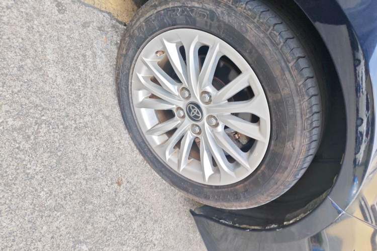 Used Toyota Allion 2021 2.0L Luxury Edition Right Front Wheel Hub