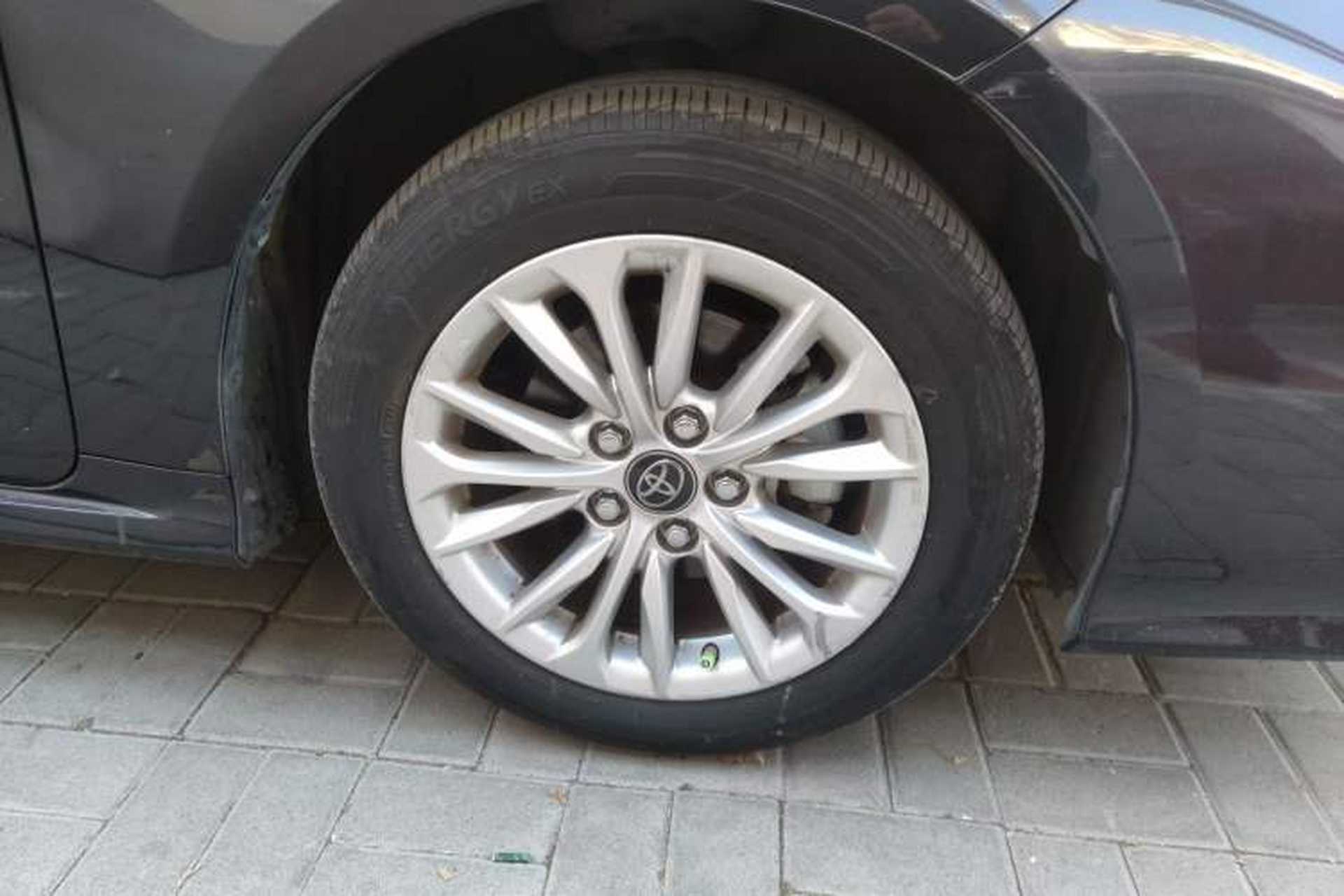 Used Toyota Allion 2021 2.0L Luxury Edition Right Front Wheel Hub