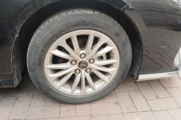 Used Toyota Allion 2021 2.0L Luxury Edition Right Front Wheel Hub