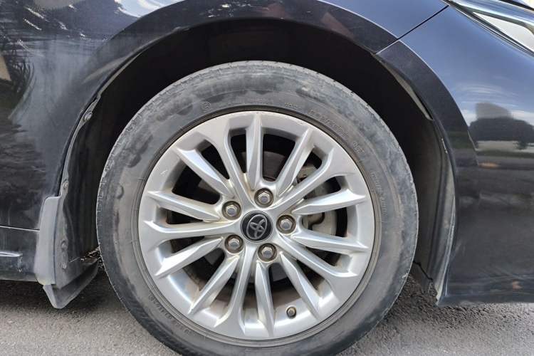 Used Toyota Allion 2021 2.0L Luxury Edition Right Front Wheel Hub