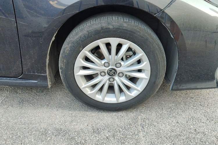 Used Toyota Allion 2021 2.0L Luxury Edition Right Front Wheel Hub
