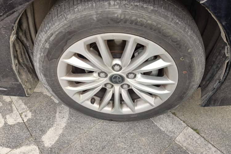 Used Toyota Allion 2021 2.0L Luxury Edition Right Front Wheel Hub