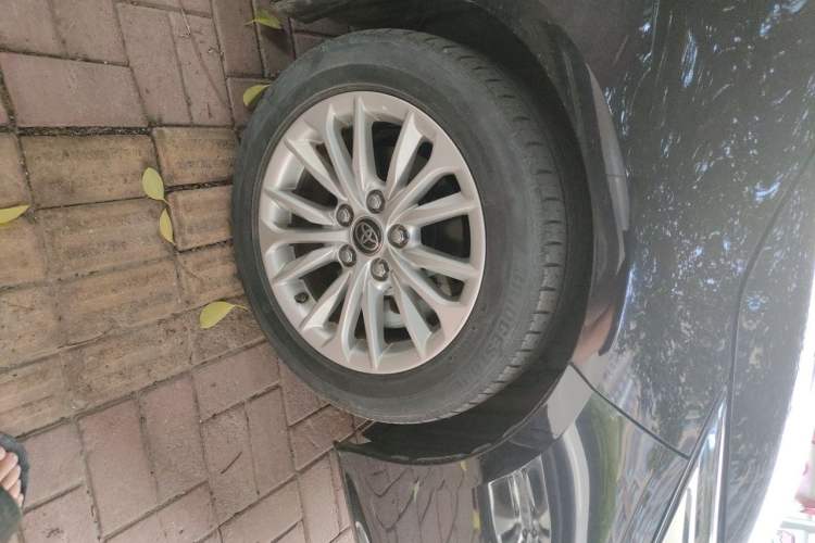 Used Toyota Allion 2021 2.0L Deluxe Edition Right Front Wheel Hub