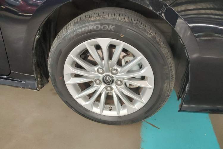 Used Toyota Allion 2021 2.0L Ambition Edition Right Front Wheel Hub