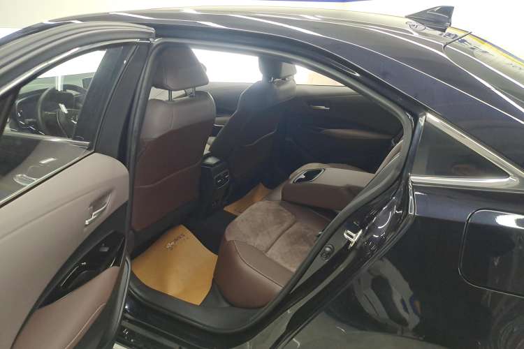 Used Toyota Allion 2021 2.0L Flagship Edition Right Rear Seat