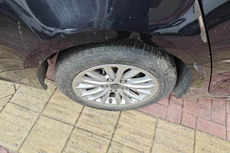 Used Toyota Allion 2021 2.0L Luxury Edition Right Rear Wheel Hub