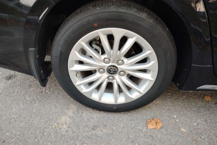 Used Toyota Allion 2021 2.0L Deluxe Edition Right Rear Wheel Hub