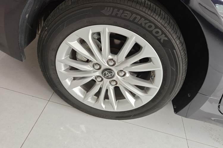 Used Toyota Allion 2021 2.0L Luxury Edition Right Rear Wheel Hub