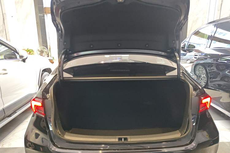 Used Toyota Allion 2021 2.0L Deluxe Edition Trunk