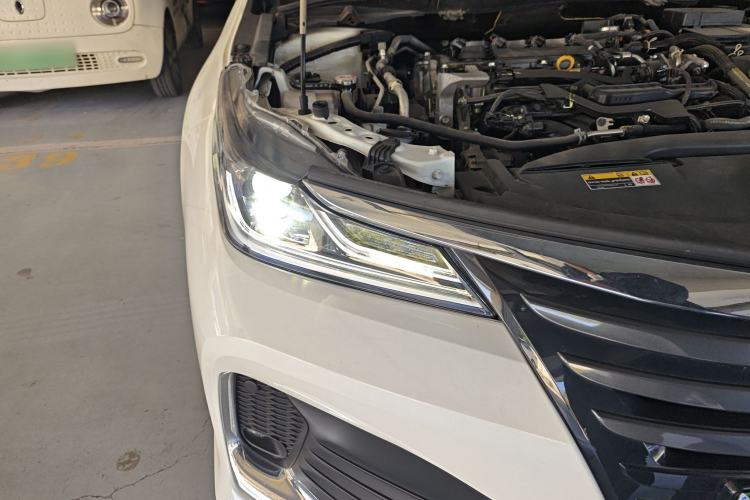 Used Toyota Allion 2021 2.0L Luxury Edition Right Front Headlight