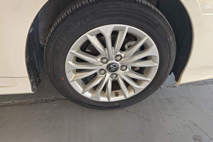 Used Toyota Allion 2021 2.0L Luxury Edition Right Front Wheel Hub