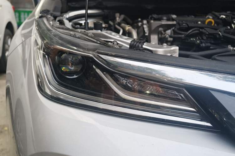Used Toyota Allion 2021 2.0L Ambition Edition Right Front Headlight