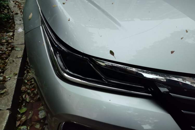 Used Toyota Allion 2021 2.0L Luxury Edition Right Front Headlight