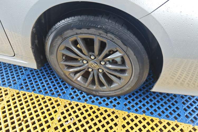 Used Toyota Allion 2021 2.0L Luxury Edition Right Front Wheel Hub