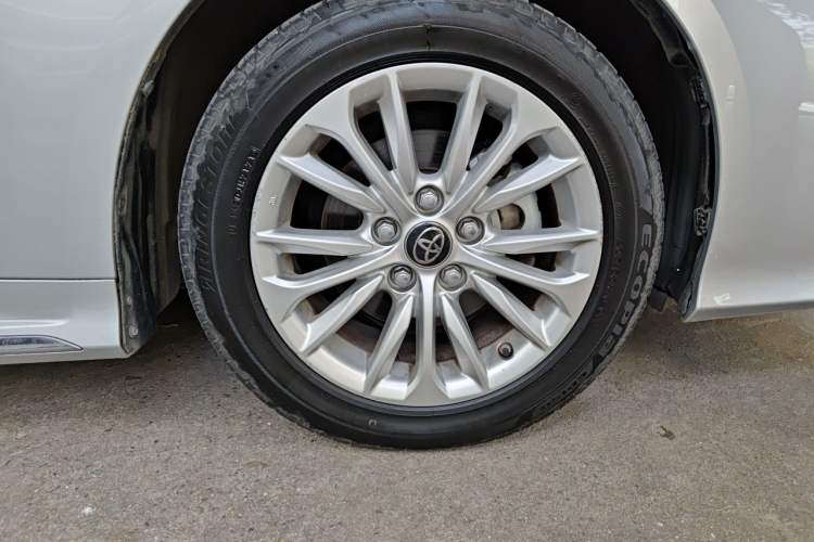 Used Toyota Allion 2021 2.0L Deluxe Edition Right Front Wheel Hub