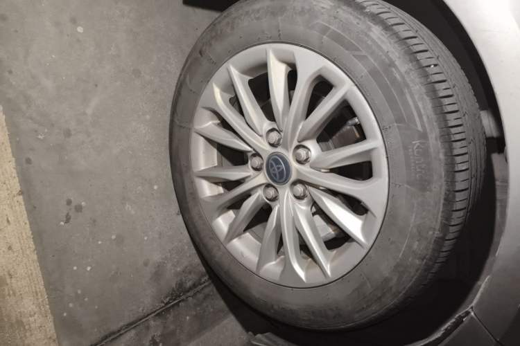 Used Toyota Allion 2021 2.0L Luxury Edition Right Front Wheel Hub