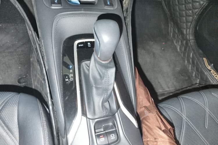 Used Toyota Allion 2021 2.0L Deluxe Edition Gear Lever