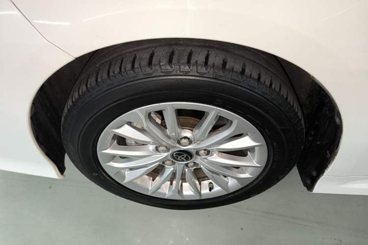 Used Toyota Allion 2021 2.0L Luxury Edition Left Front Wheel Hub