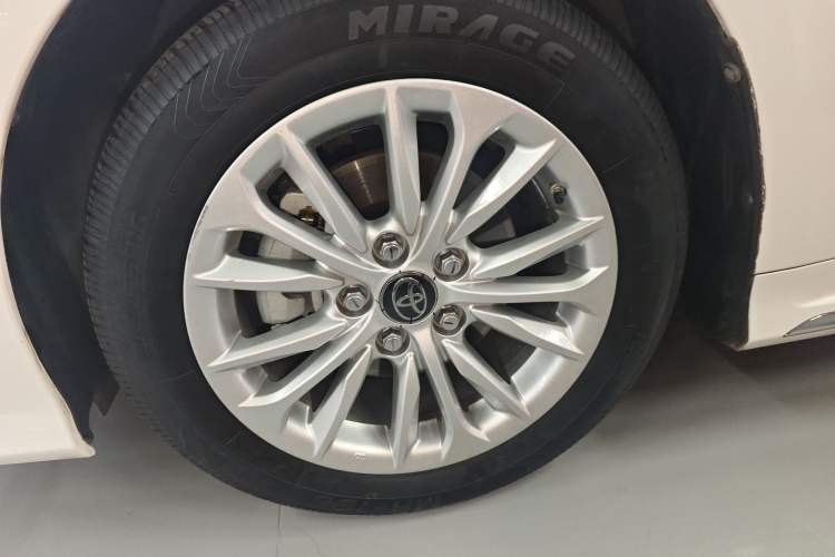 Used Toyota Allion 2021 2.0L Deluxe Edition Left Front Wheel Hub